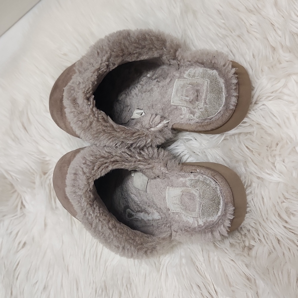 UGG Slippers - Picture 2 of 3